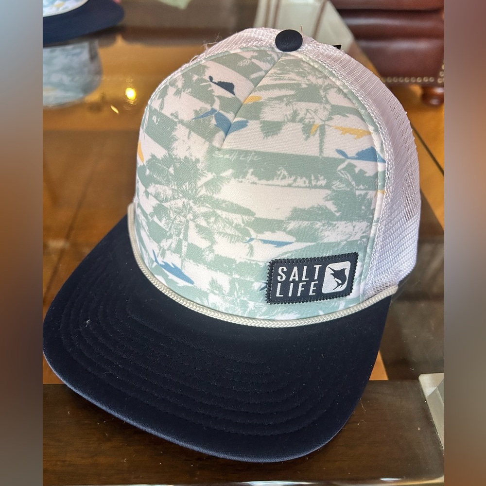 Salt Life Live Salty Men’s Baseball Cap Hat NWT Mesh White Navy Blue Fish